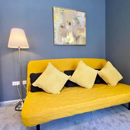 Trendy Stylish Apartment! - 5 Minute Walk To The Best Beach! - Great Location - Parking - Fast Wifi - Smart Tv - Newly Decorated - Sleeps Up To 6! Close To Bournemouth & Poole Town Centre & Sandbanks 外观 照片