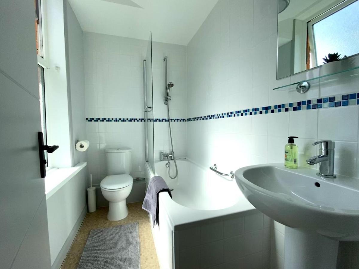 Trendy Stylish Apartment! - 5 Minute Walk To The Best Beach! - Great Location - Parking - Fast Wifi - Smart Tv - Newly Decorated - Sleeps Up To 6! Close To Bournemouth & Poole Town Centre & Sandbanks 外观 照片