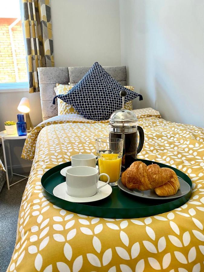 Trendy Stylish Apartment! - 5 Minute Walk To The Best Beach! - Great Location - Parking - Fast Wifi - Smart Tv - Newly Decorated - Sleeps Up To 6! Close To Bournemouth & Poole Town Centre & Sandbanks 外观 照片