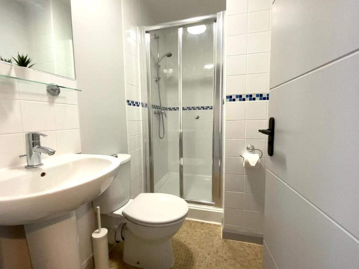 Trendy Stylish Apartment! - 5 Minute Walk To The Best Beach! - Great Location - Parking - Fast Wifi - Smart Tv - Newly Decorated - Sleeps Up To 6! Close To Bournemouth & Poole Town Centre & Sandbanks 外观 照片