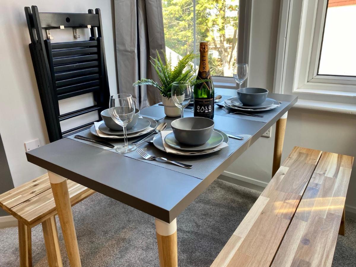 Trendy Stylish Apartment! - 5 Minute Walk To The Best Beach! - Great Location - Parking - Fast Wifi - Smart Tv - Newly Decorated - Sleeps Up To 6! Close To Bournemouth & Poole Town Centre & Sandbanks 外观 照片