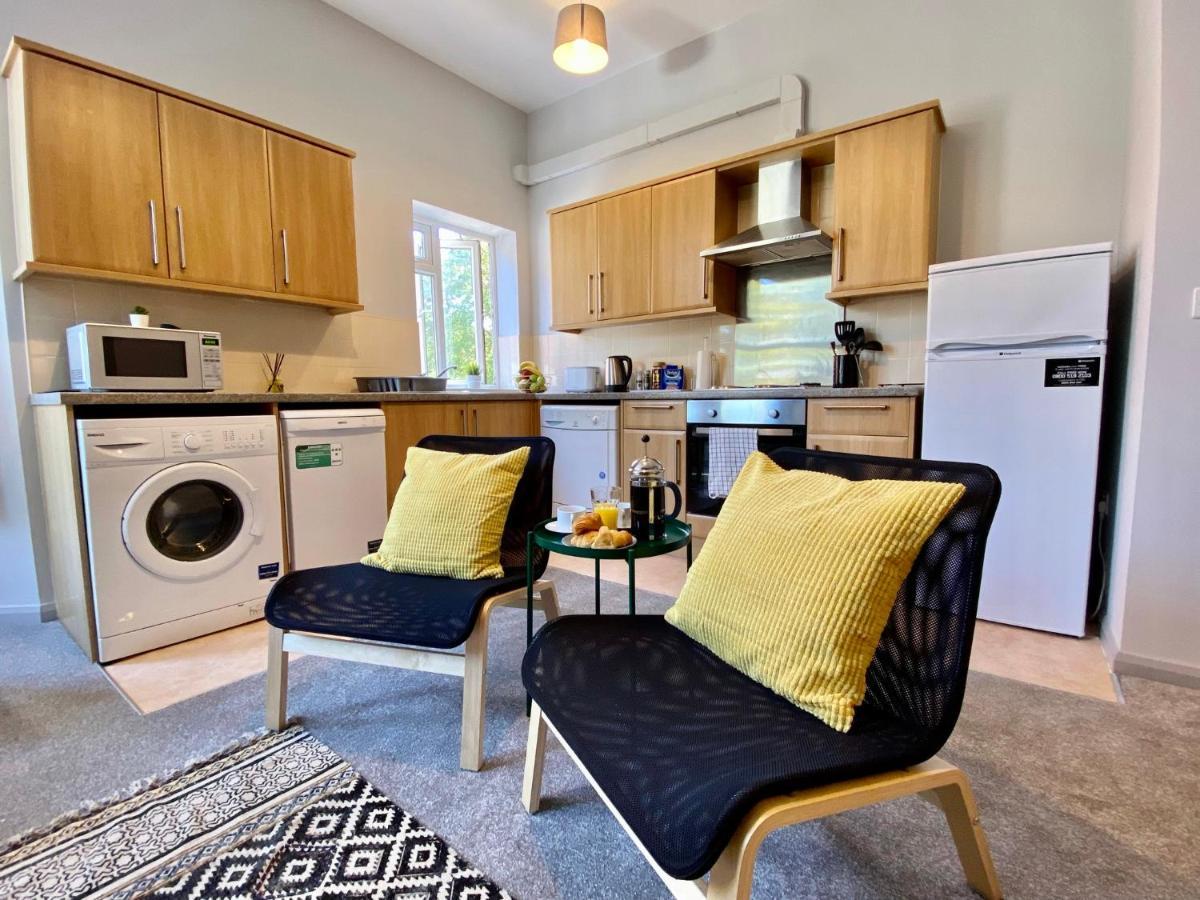 Trendy Stylish Apartment! - 5 Minute Walk To The Best Beach! - Great Location - Parking - Fast Wifi - Smart Tv - Newly Decorated - Sleeps Up To 6! Close To Bournemouth & Poole Town Centre & Sandbanks 外观 照片